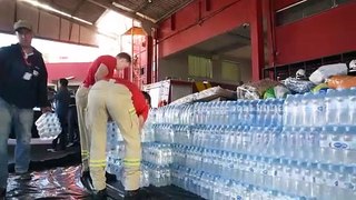 Bombeiros de Umuarama enviam primeiro carregamento de donativos para o Rio Grande do Sul