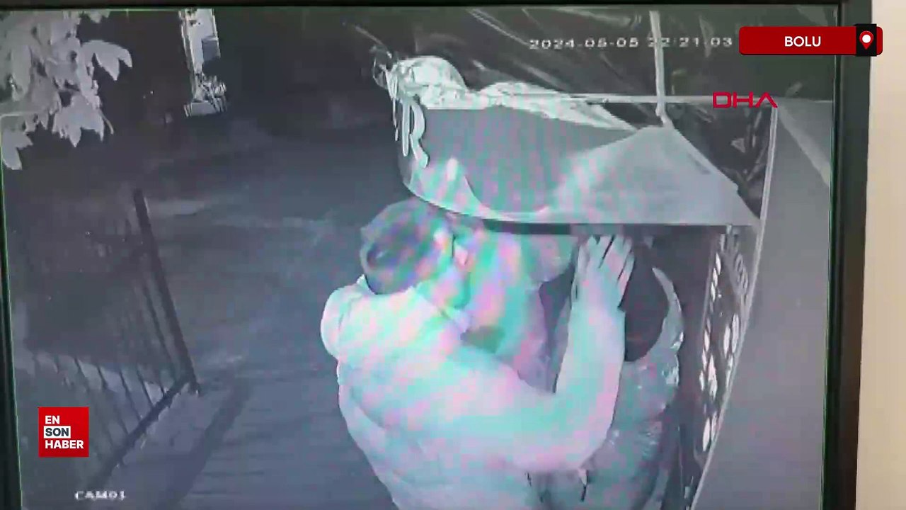 Bolu parktaki boks makinesini çalıştıramayınca tekmelediler