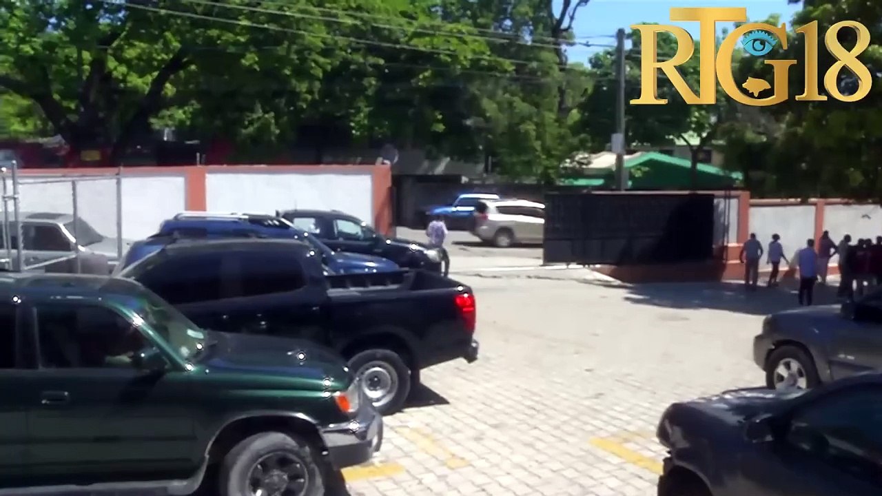 Ansyen senatè Wanique Pierre reponn kesyon jij Merlan Belabre sou dosye koripsyon nan Sena a.