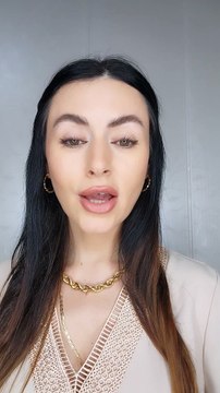 روان بن حسين تثير الجدل بأكتافها العريضة بهذا الفستان؟!