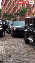 Yoksullukla mücadele eden Uganda'da tepki çeken görüntü! Lüks araçlar ve helikopterle okul balosu