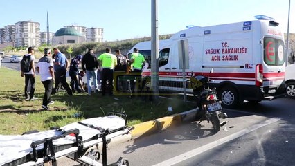 Şanlıurfa'da motosiklete çarpıp durmadı: Yaralılar var