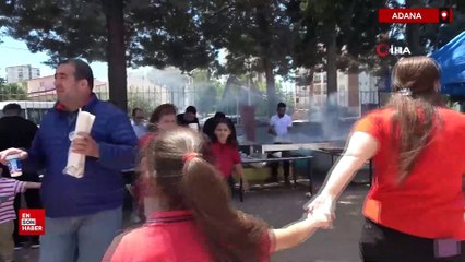 Adana'da okul bahçesinde kebap dumanları yükseldi