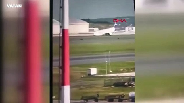 İstanbul Havalimanı'nda korku anlar... Kargo uçağı gövdesi üzerine iniş yaptı