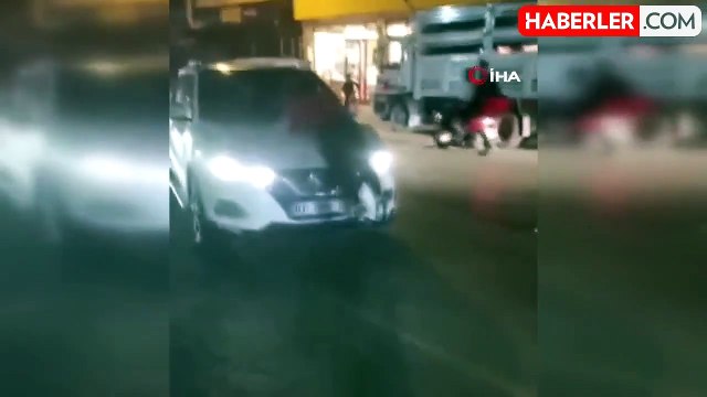 Uyuşturucu bağımlısı şahıs, kadın sürücüye dehşeti yaşattı: O anlar kamerada