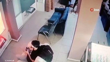 Sultangazi'de oyun konsolu hırsızlığı kamerada