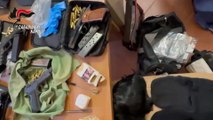 Napoli, scoperto il mini market delle rapine: armi, munizioni, droga e maschere