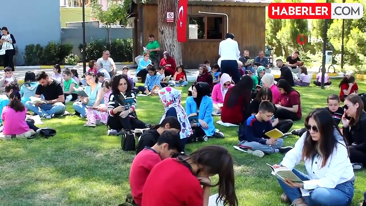 Alaşehir'de kitap okuma etkinliği düzenlendi