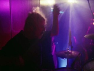 Clip de vídeo de la película "Segundo premio", un biopic o no del grupo de música "Los Planetas"