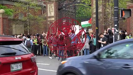 #มหาวิทยาลัยโคลัมเบีย #CEASEFIRENOW #อิสราเอล #ปาเลสไตน์ ผู้ประท้วงสนับสนุนปาเลสไตน์เดินขบวนไปยังทำเนียบประธานาธิบดีการ์เบอร์ของฮาร์วาร์ด