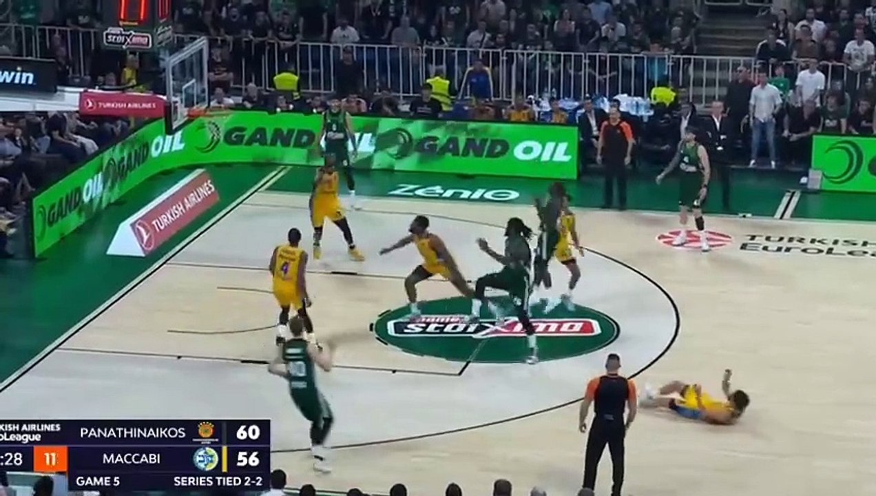 Dibartolomeo flopping Lessort Panathinaikos - Maccabi Tel Aviv