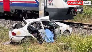 Manisa'da tren otomobile çarptı: 1 ölü