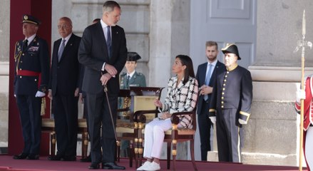 Los Reyes presiden un emotivo y accidentado bicentenario de la Policía Nacional