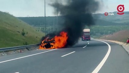 Pendik’te minibüs alev alev yandı, o anlar kamerada