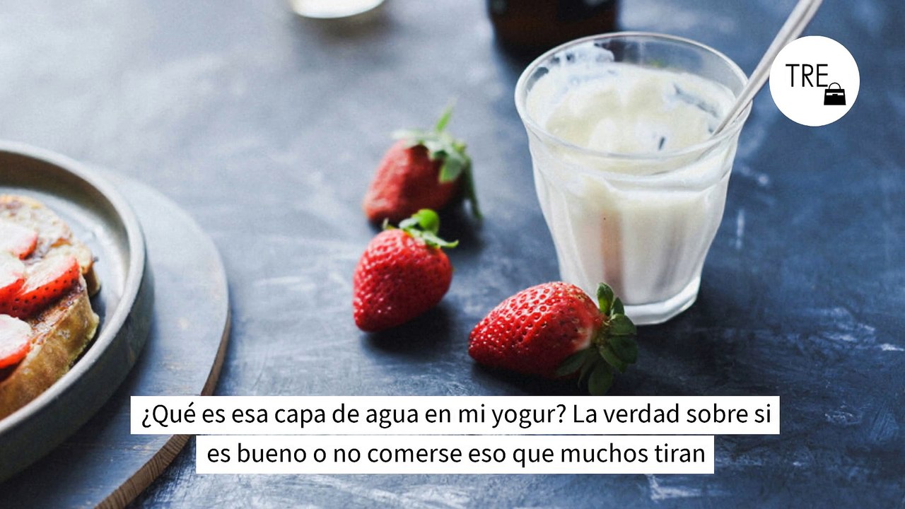 ¿Qué es esa capa de agua en mi yogur? La verdad sobre si es bueno o no comerse eso que muchos tiran