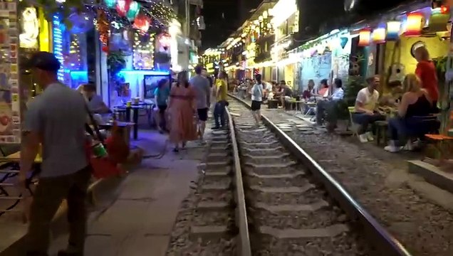 Walking Tour in Train Street, HANOI Old Quarter Nightlife VIETNAMthe City Immersive Sound 4K