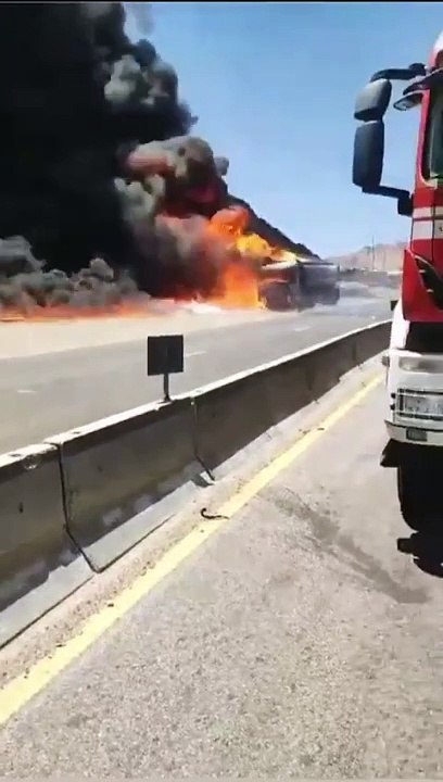 اشتعال صهريج نفط على الطريق الخلفي في العقبة