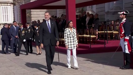 La Reina Letizia, imparable a pesar de su lesión, se redescubre con las zapatillas