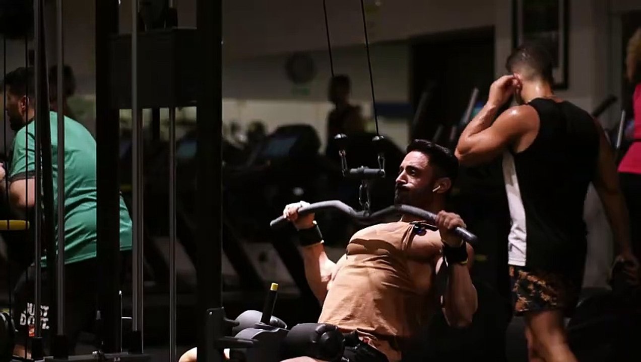 Lat Pull Down1
