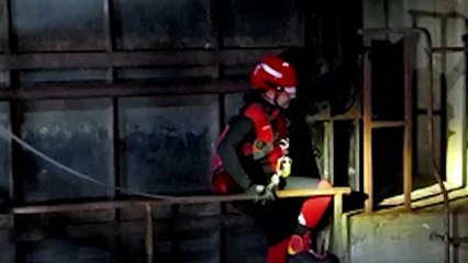 Rescatada una perra que quedó atrapada en un azud dentro de un túnel en Ponferrada