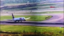 Avião na Turquia tem falha no trem de pouso e arrasta fuselagem na pista em pouso de emergência