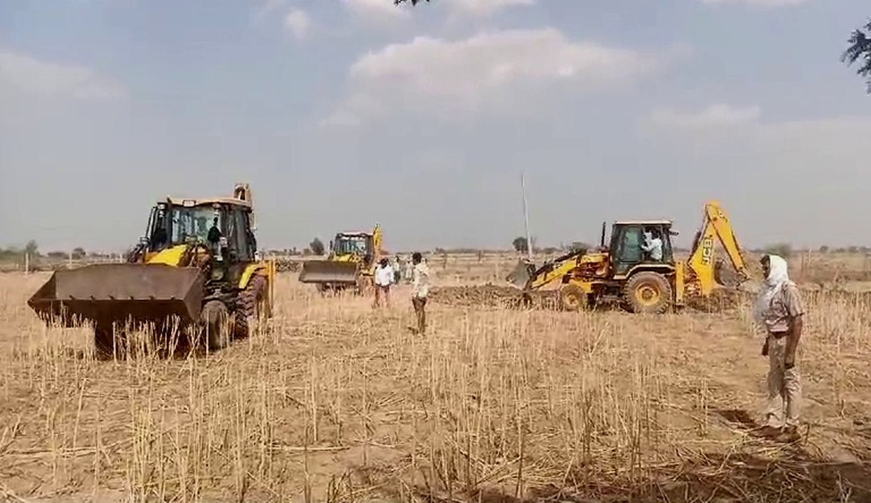 ग्राम पंचायत की 480 बीघा चरागाह भूमि अतिक्रमण म...