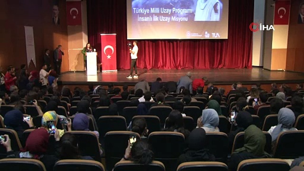 İlk Türk astronot Alper Gezeravcı öğrencilerle buluştu