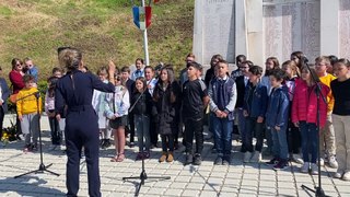 Le Creusot : L'école Victor Hugo chante Liberté Egalité Fraternité le 8 Mai