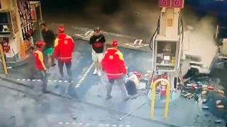 El video del choque de Tiago Palacios contra una estación de servicio