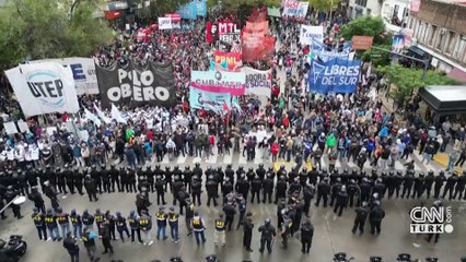 Arjantin'de halk bütçe kesintilerine tepki gösterdi