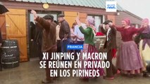 Macron invita al presidente chino a una copa de vino con danzas folclóricas en los Pirineos