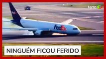 Avião arrasta fuselagem na pista após problema em aeroporto da Turquia