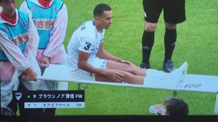 Ridicolo in Giappone: fa un metro sulla barella