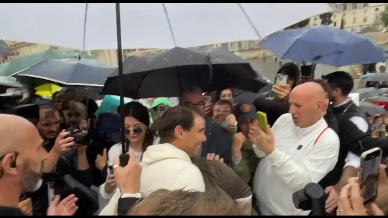 Bagno di folla e di pioggia per Nadal in Piazza del Popolo