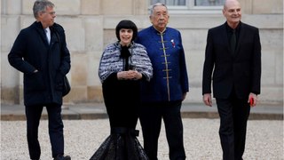 GALA VIDEO - Mireille Mathieu tout sourire avec Brigitte Macron à l'Élysée : leur bise fait plaisir à voir