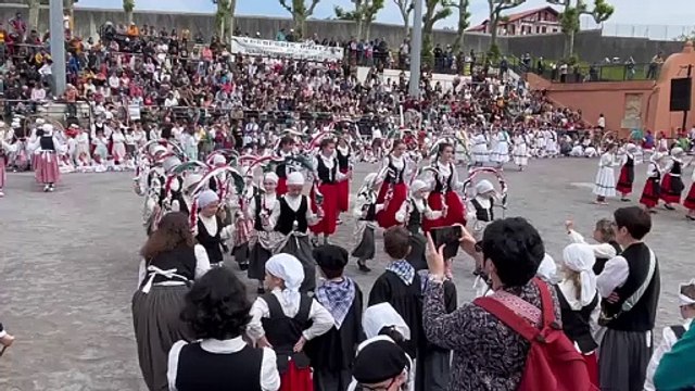 1 400 jeunes danseuses et danseurs à Saint-Jean-de-Luz pour le Dantzari Ttiki