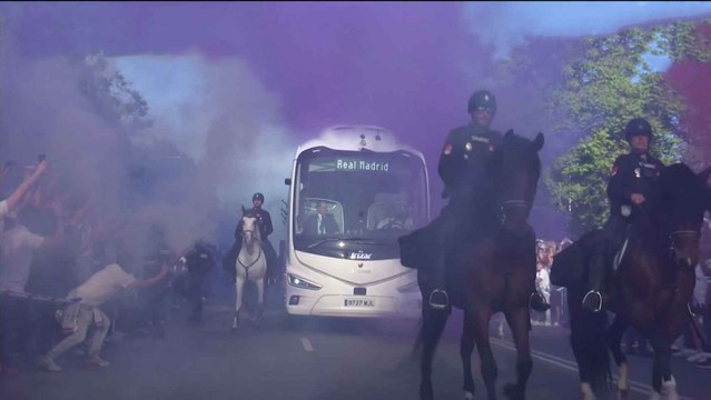 Llegada del autobús del Real Madrid al Santiago Bernabéu antes del Real Madrid - Bayern Munich