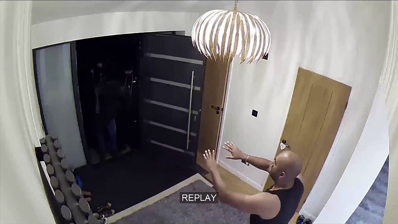 Fake gun threat in Leeds