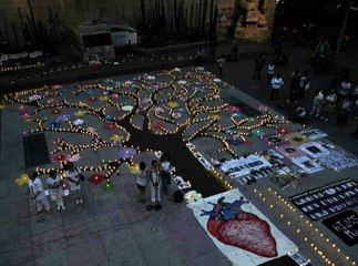 La víspera del Día de las Madres, realizan velada por desaparecidos en la CDMX