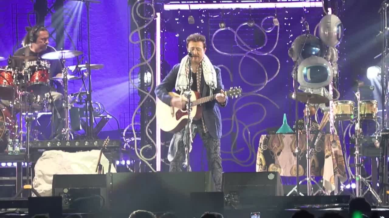 Manolo García actúa ante 17.000 espectadores en el WiZink Center de Madrid