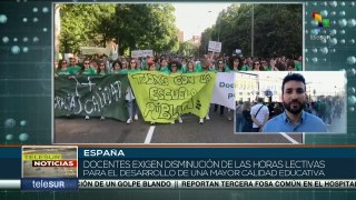 Docentes españoles se manifiestan contra el desvío de fondos destinados a la educación pública.