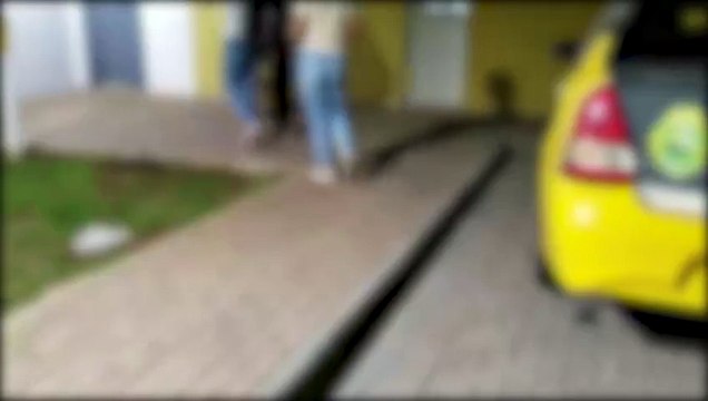 Jovens que estariam consumindo drogas em colégio são encaminhados para a Delegacia