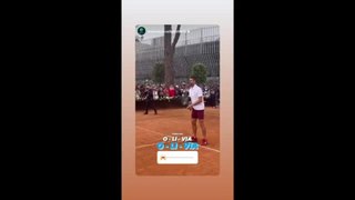 Tennis a Roma, Novak Djokovic palleggia con i bambini e conquista il pubblico del Foro Italico