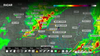 Скачать видео: Severe storms bring tornado threat from the Midwest to the Southeast