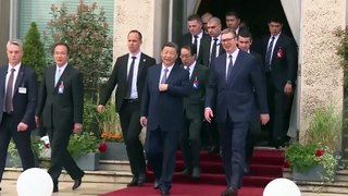 ترحيب حافل بالرئيس الصيني في صربيا والتزام بتعزيز التعاون الاقتصادي بين البلدين