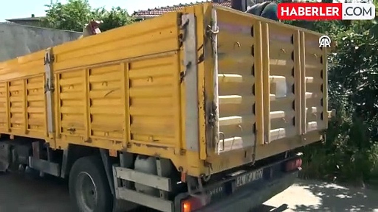 Gebze'de bir evden 10 kamyon çöp çıkarıldı