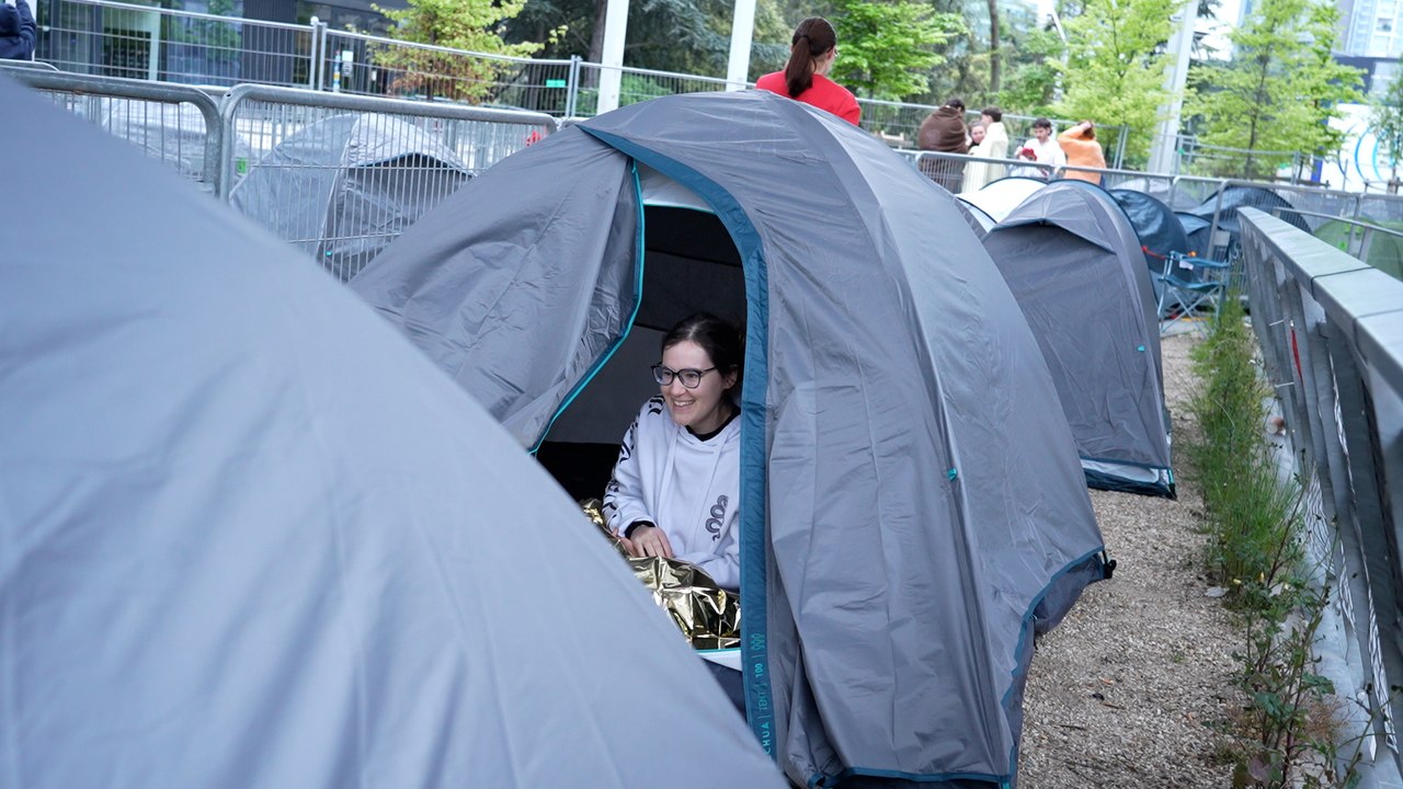 « Qu’est-ce qu’on ne ferait pas pour elle ? » : ces fans campent à la veille du concert de Taylor Swift
