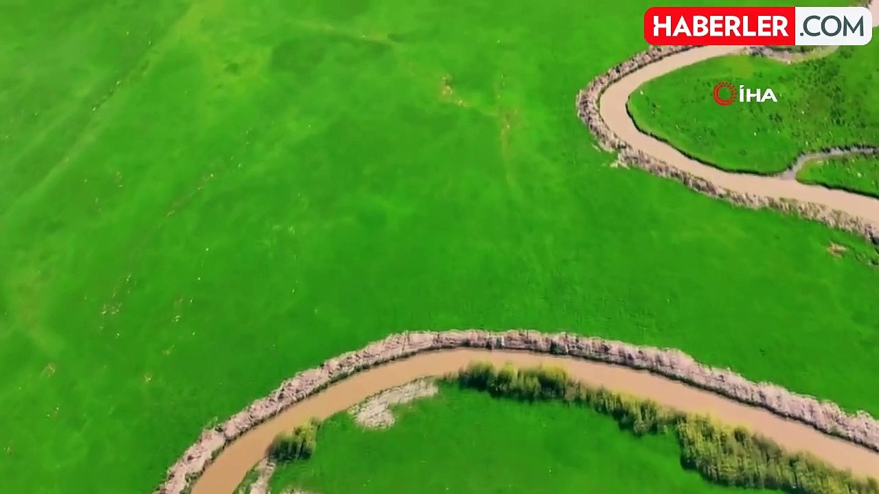 Tatvan'daki menderesler görsel şölen sunuyor