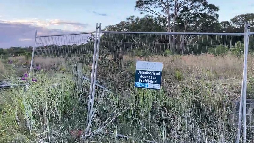 Asbestos danger signs have been erected on the boundary of the Munmorah Power Station buffer site.