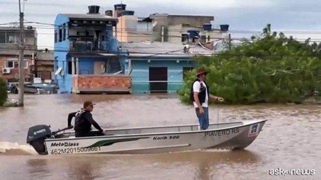 Alluvione in Brasile, oltre 100 morti. Il Cristo Redentore illuminato